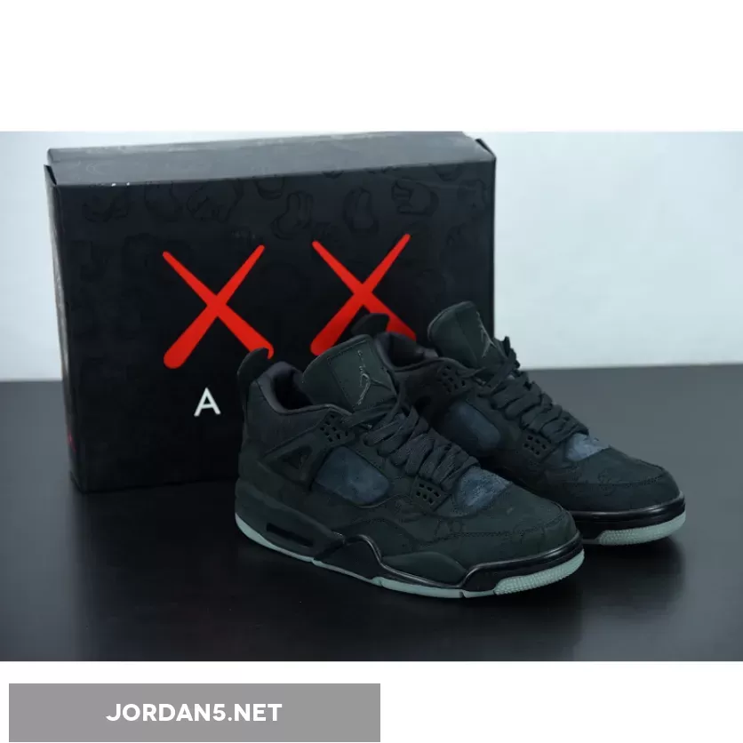 KAWS x Air Jordan 4 Black | JORDAN 1 KAWS 930155-001