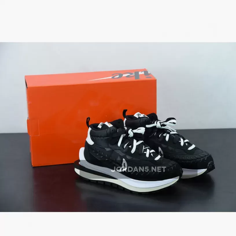 sacai x Jean Paul Gaultier x Nike VaporWaffle Black White / Vaporwaffle Sacai Jean Paul Gaultier DH9186-001