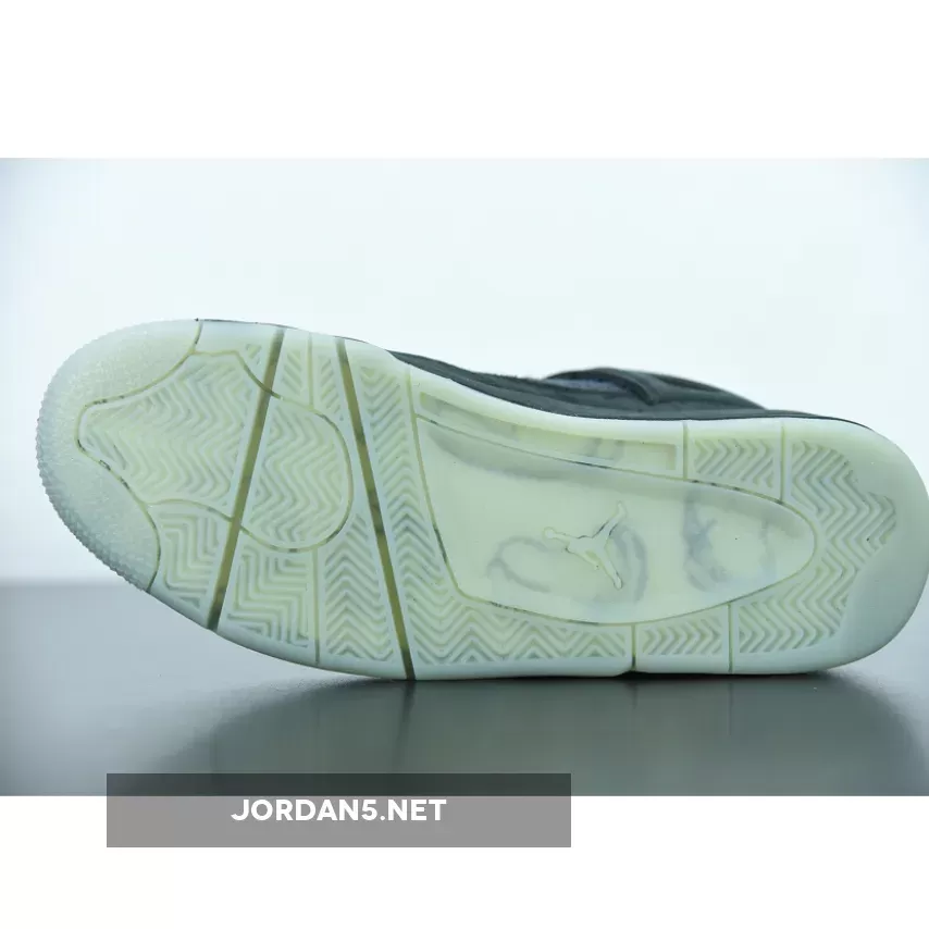 KAWS x Air Jordan 4 Black | JORDAN 1 KAWS 930155-001 KAWS x Air Jordan 4 Black | JORDAN 1 KAWS 930155-001