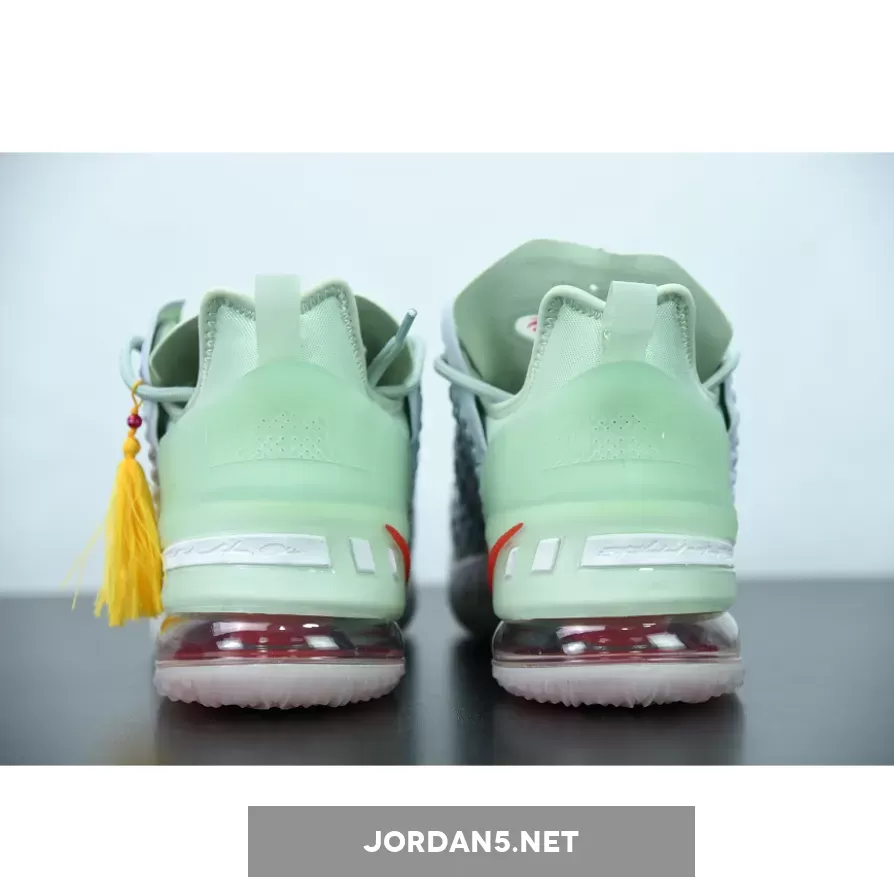 Glow in the dark x Nike LeBron 18 ‘Empire Jade’ Glow in the dark x Nike LeBron 18 ‘Empire Jade’