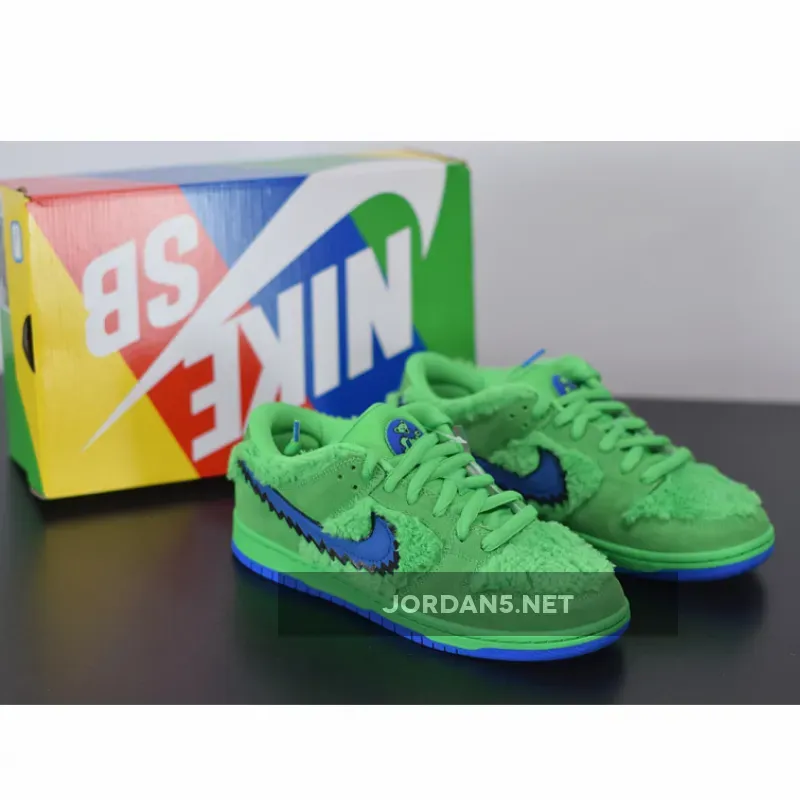 Grateful Dead x Nike SB Dunk Low "Green Bear"