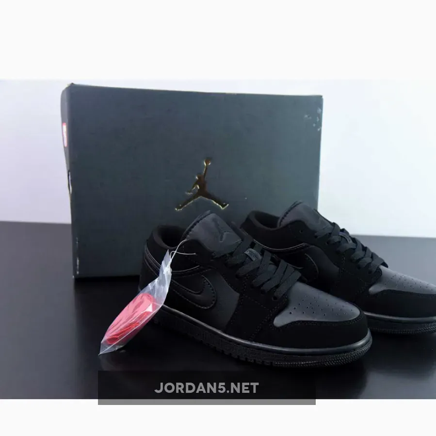 Jordan 1 Low Triple Black