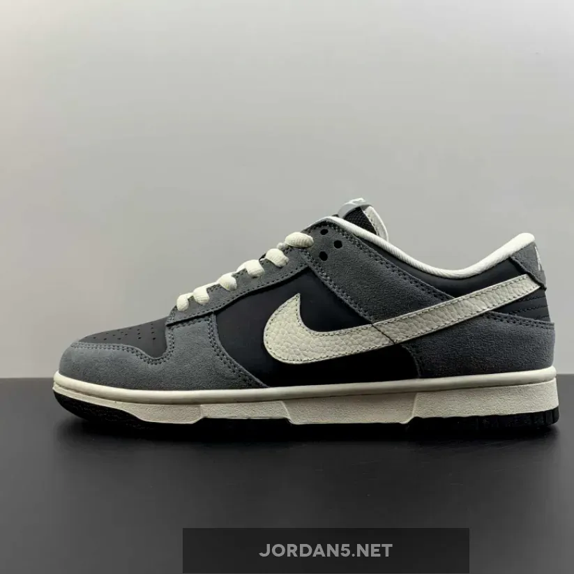 Nike Dunk Low ‘Black Stealth’