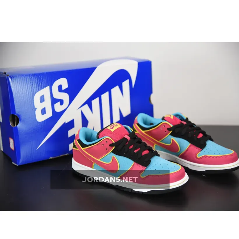 Nike Dunk SB Low ‘Ms. Pacma’ Chlorine Blue/Cersie