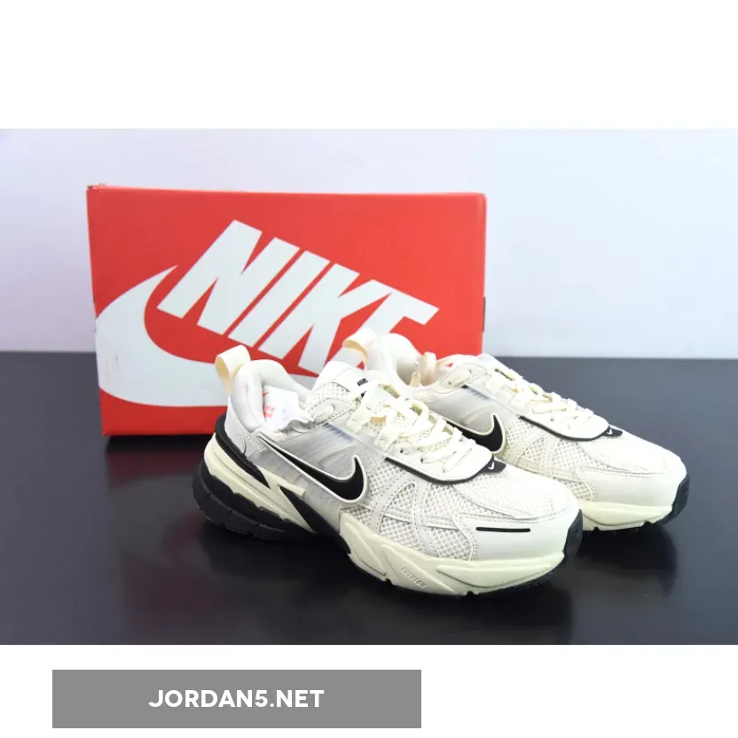 Nike Runtekk Coconut Milk Black