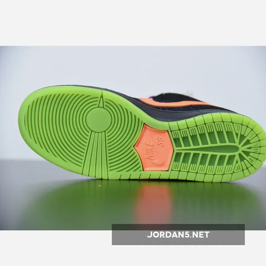 Nike SB Dunk Low Night of Mischief Halloween Nike SB Dunk Low Night of Mischief Halloween