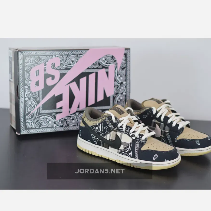 Nike SB Dunk Low x Travis Scott Black