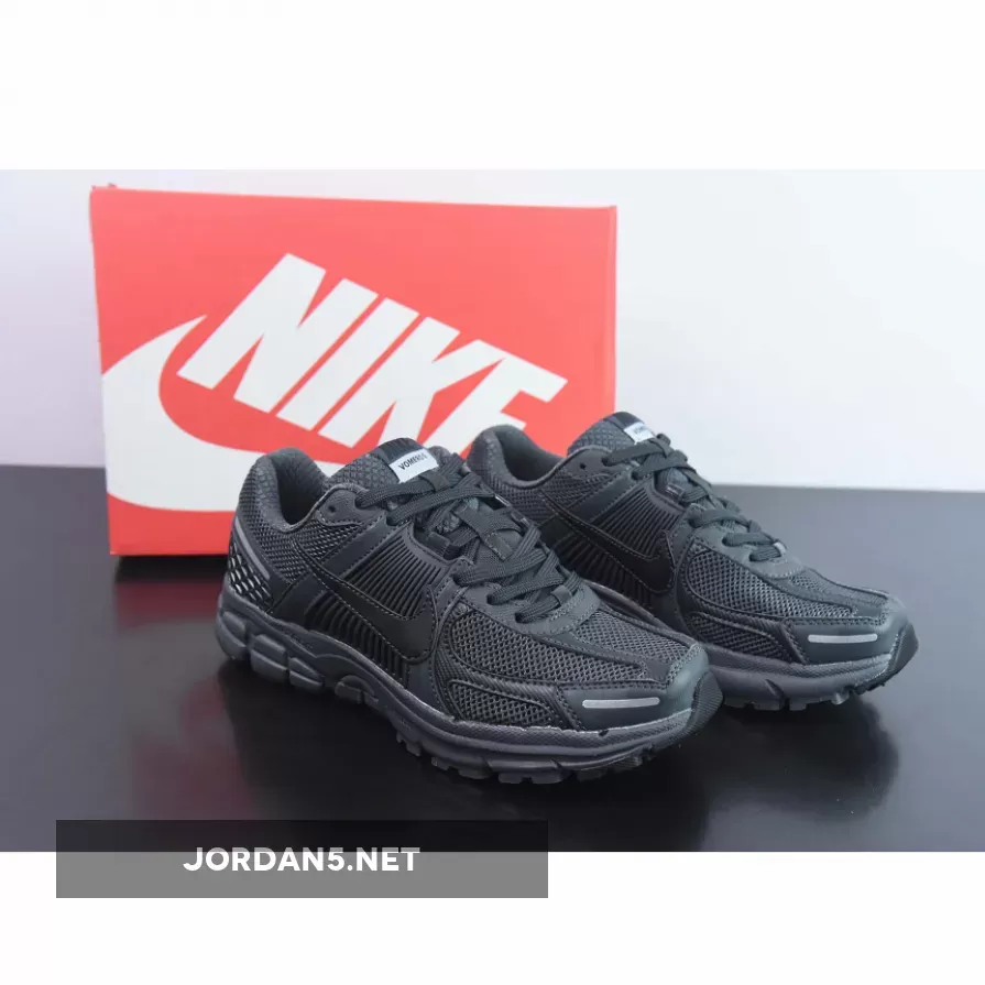 Nike Zoom Vomero 5 "Anthracite"