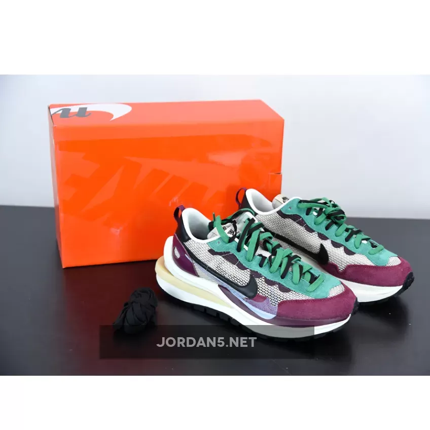 Sacai X Nike VaporWaffle Villain Red Neptune Green