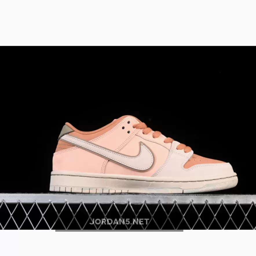 SB DUNK LOW AMBER BROWN/GUAVA ICE/CRIMSON TINT/HEMP/NEUTRAL OLIVE/PALE IVORY