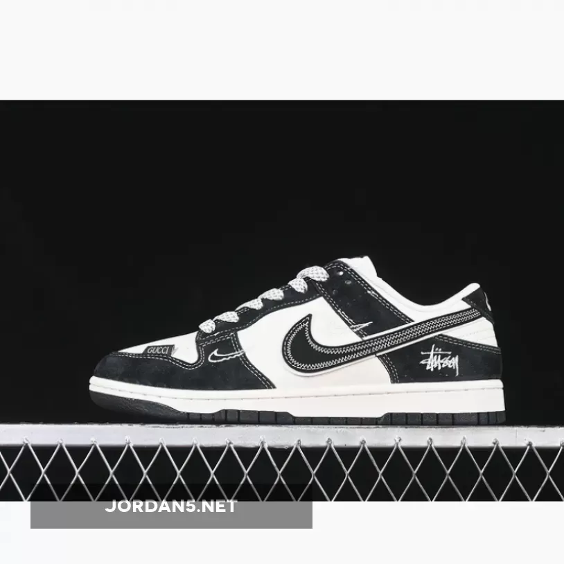 SB DUNK LOW BLACK/WHITE