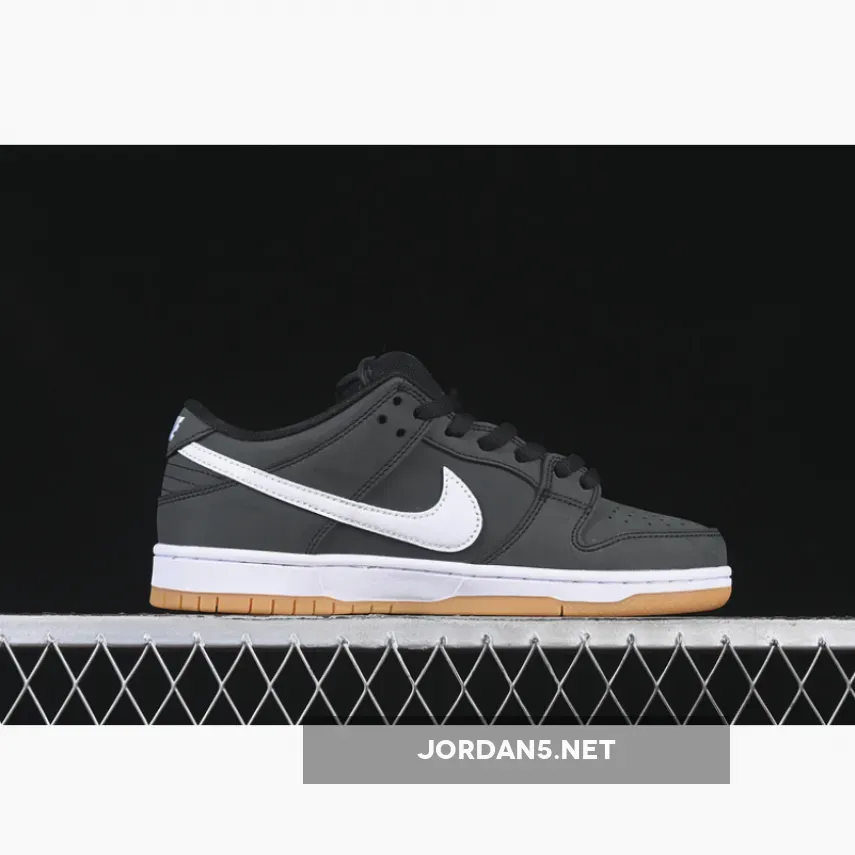 SB DUNK LOW BLACK/WHITE/BLACK/GUM LIGHT BROWN