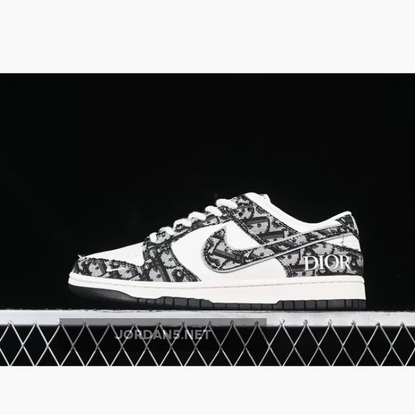 SB DUNK LOW BLACK/WHITE/GREY