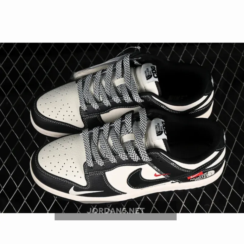 SB DUNK LOW GREY/WHITE/BLACK