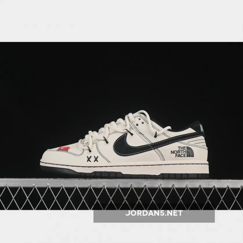 SB DUNK LOW OFF WHITE/BLACK