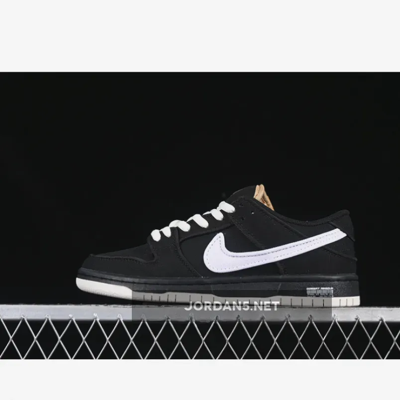 SB DUNK LOW PREMIUM FOOTBALL GREY/COCONUT MILK/KHAKI/FLAT GOLD/SAIL/DRAGON RED