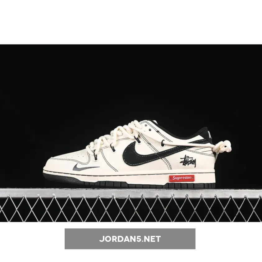 SB DUNK LOW SUP OFF WHITE/BLACK