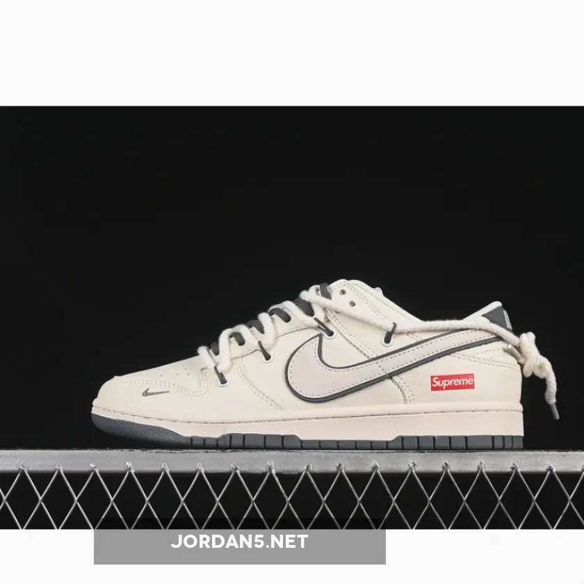 SB DUNK LOW SUP OFF WHITE/RED/BLUE