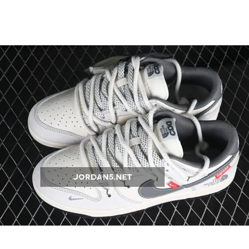 SB DUNK LOW SUP WHITE/GREY