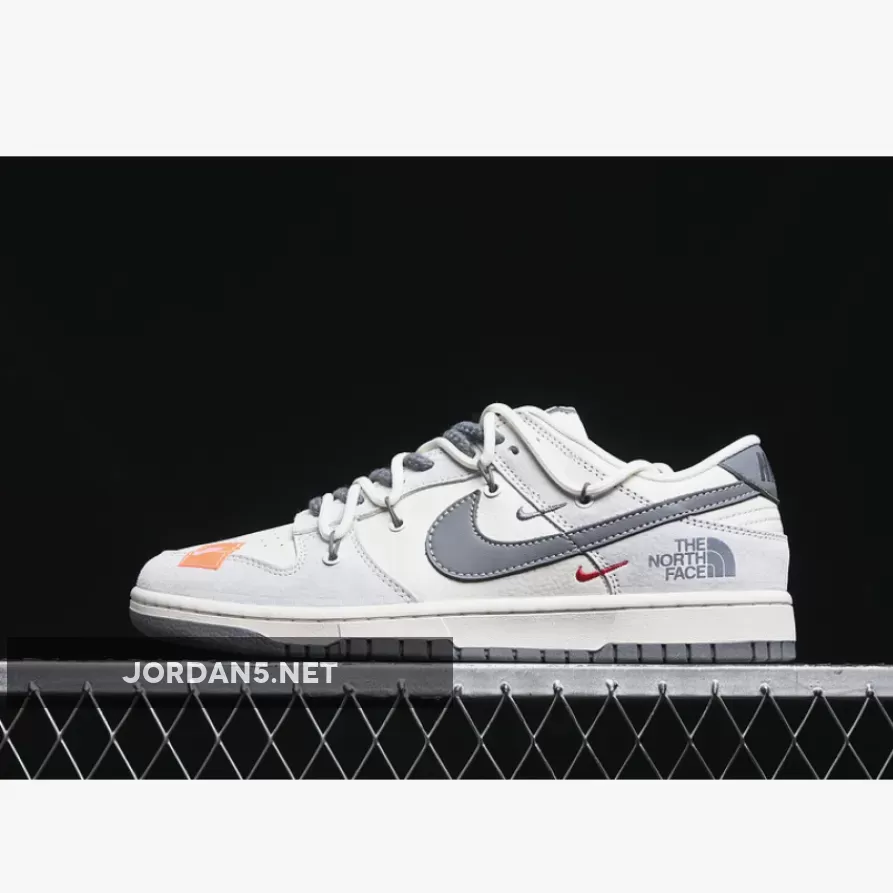 SB DUNK LOW SUP WHITE/GREY