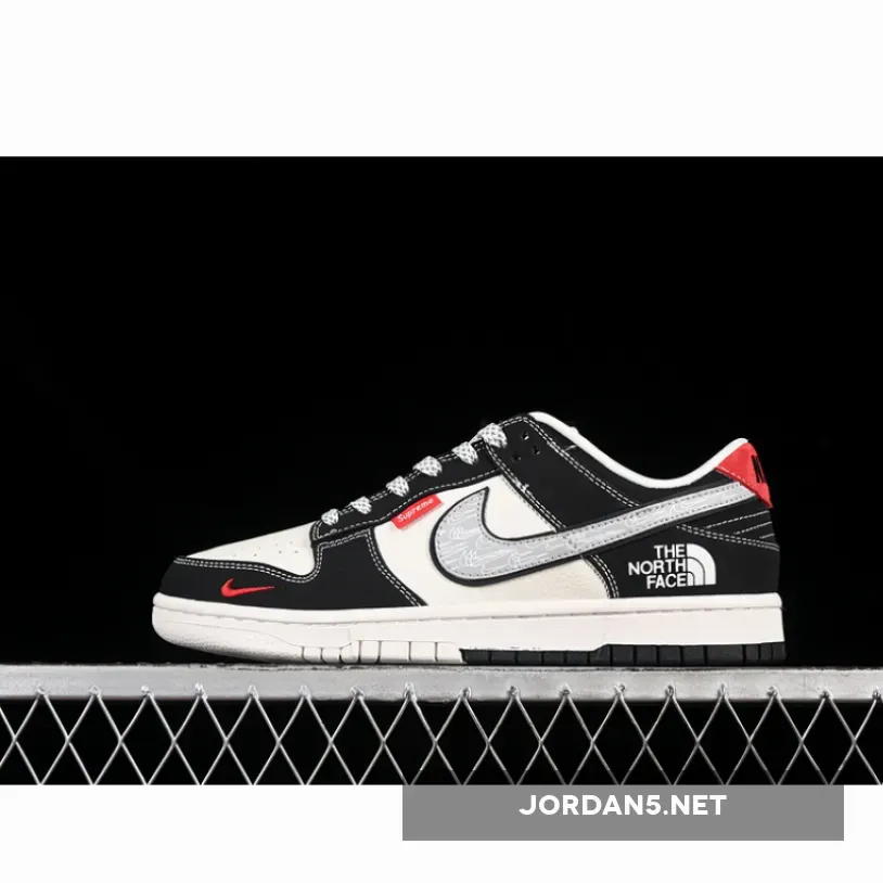 SB DUNK LOW SUP WHITE/GREY/BLACK