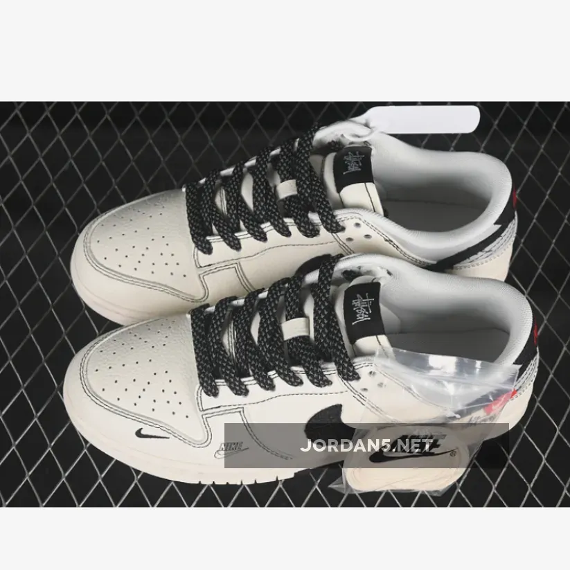 SB DUNK LOW SUP WHITE/GREY/RED