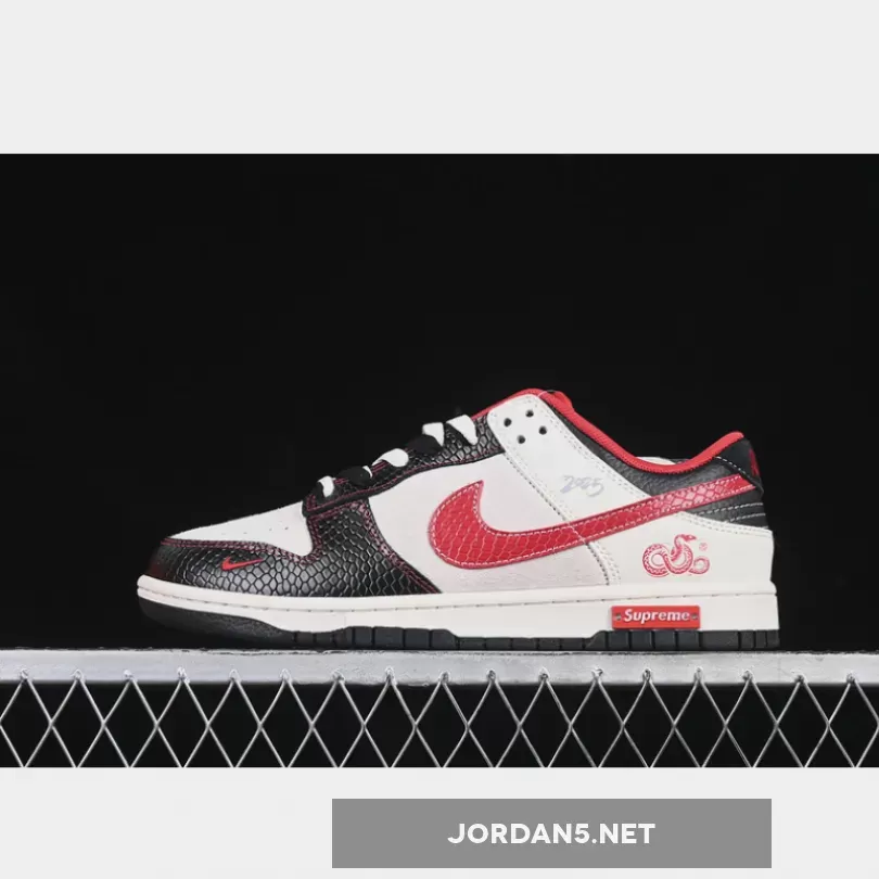 SB DUNK LOW SUPREME BLACK/WHITE/RED