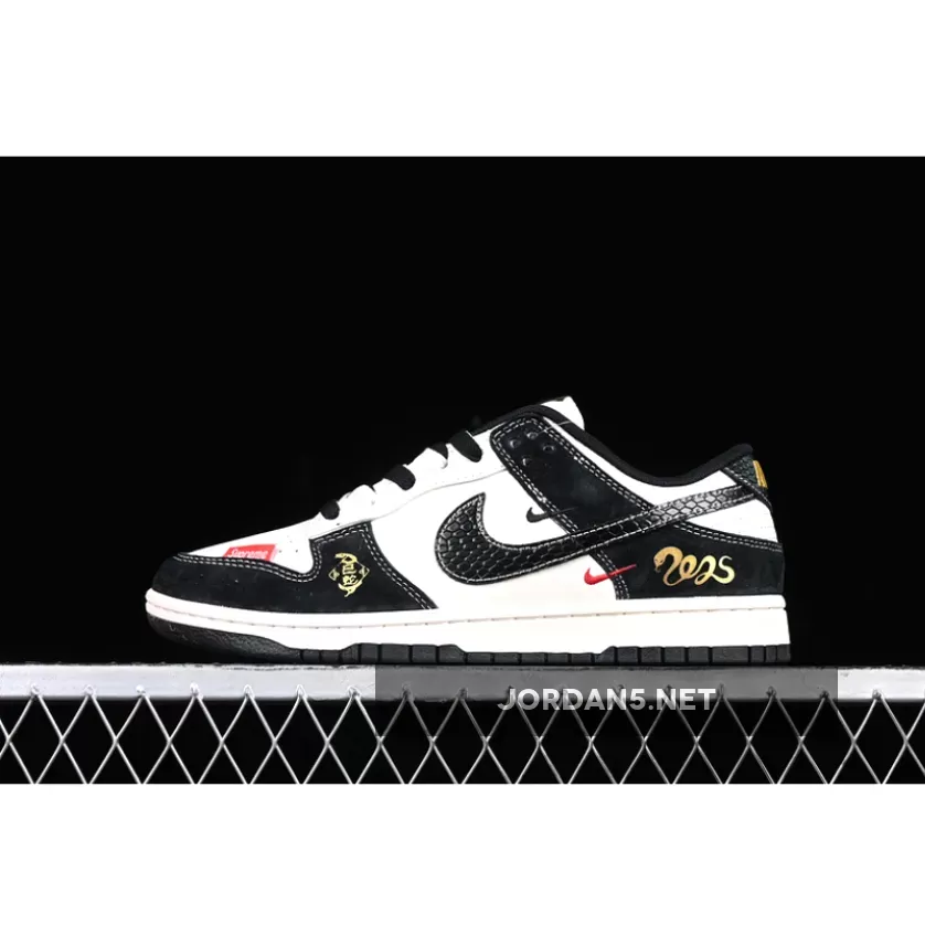 SB DUNK LOW SUPREME WHITE/BLAKC/GOLD