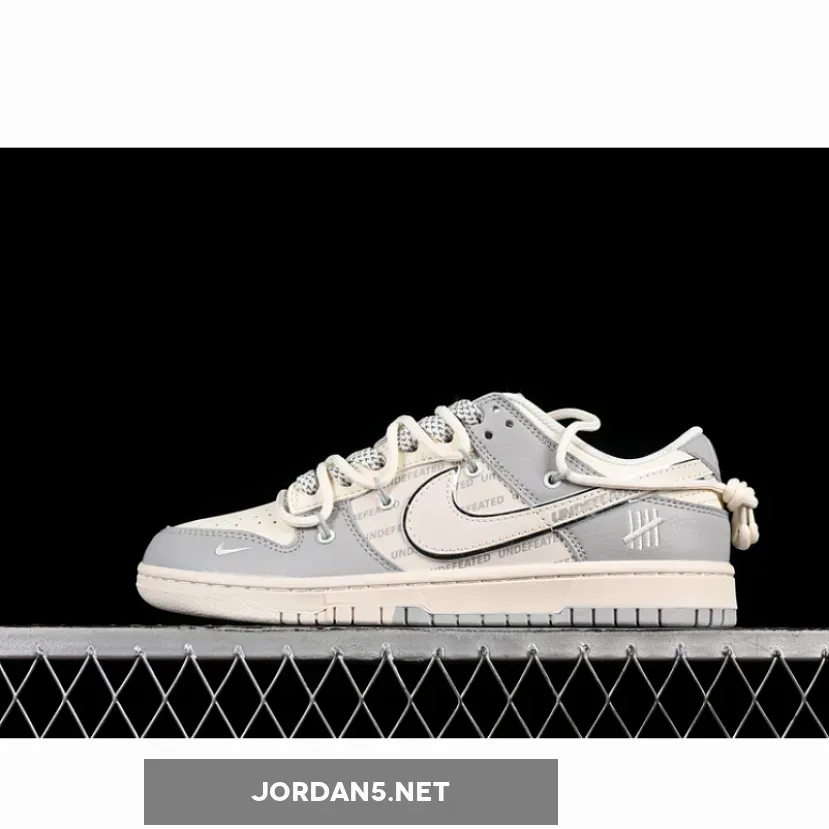 SB DUNK LOW UN WHITE/GREY