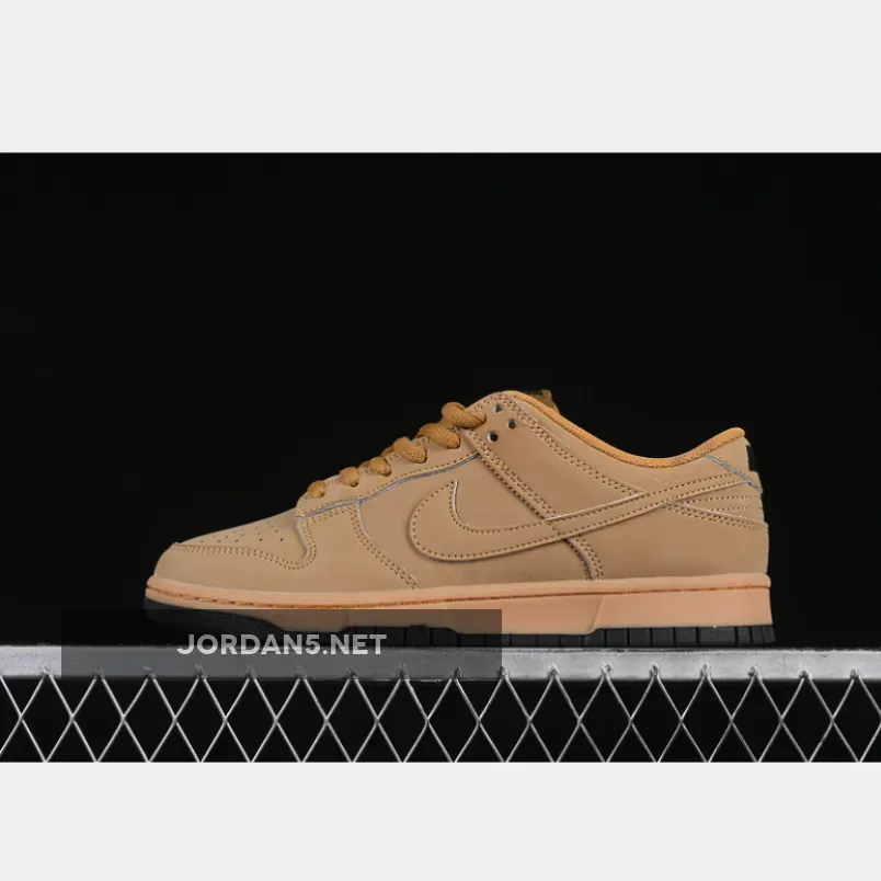 SB DUNK LOW WHEAT/WHEAT/GUM YELLOW/BLACK