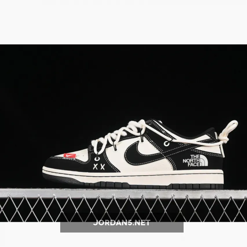 SB DUNK LOW WHITE/BLACK