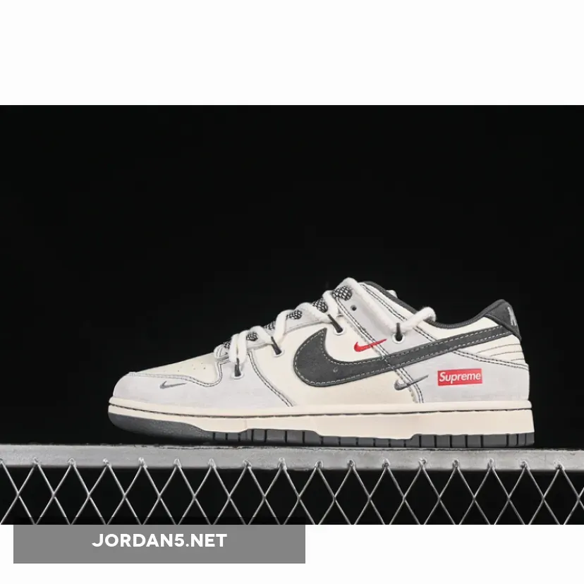 SB DUNK LOW WHITE/BLACK
