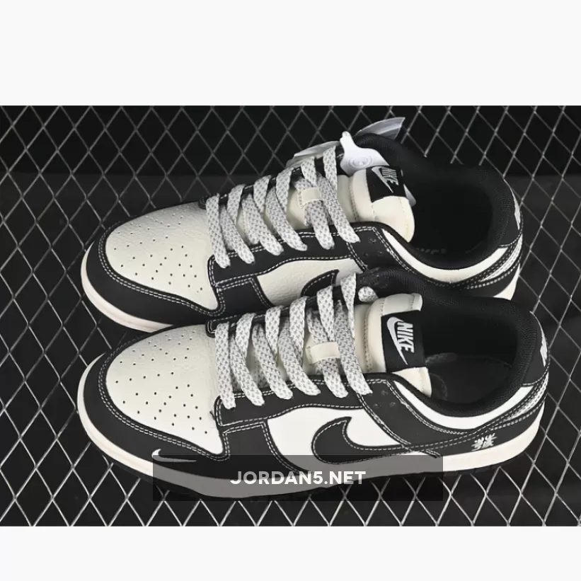 SB DUNK LOW WHITE/BLACK