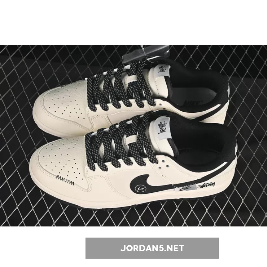 SB DUNK LOW WHITE/BLACK
