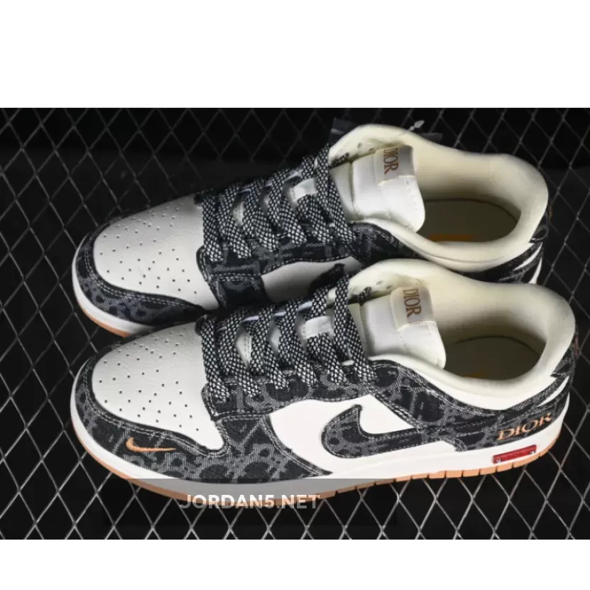 SB DUNK LOW WHITE/BLACK