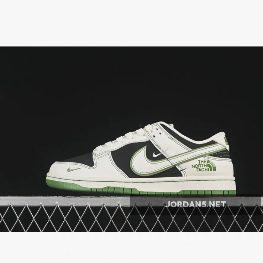 SB DUNK LOW WHITE/BLACK/GREEN