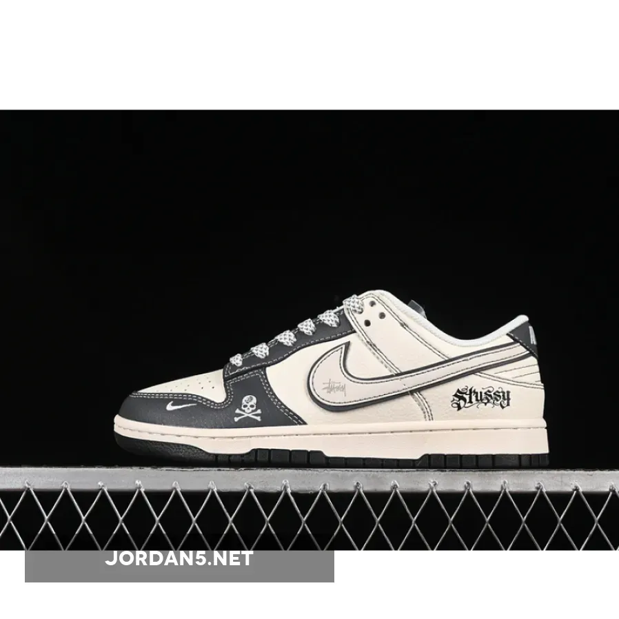 SB DUNK LOW WHITE/BLACK/GREY