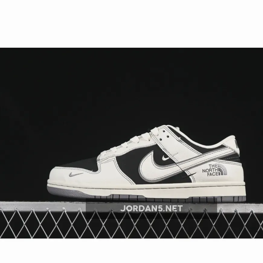 SB DUNK LOW WHITE/BLACK/GREY