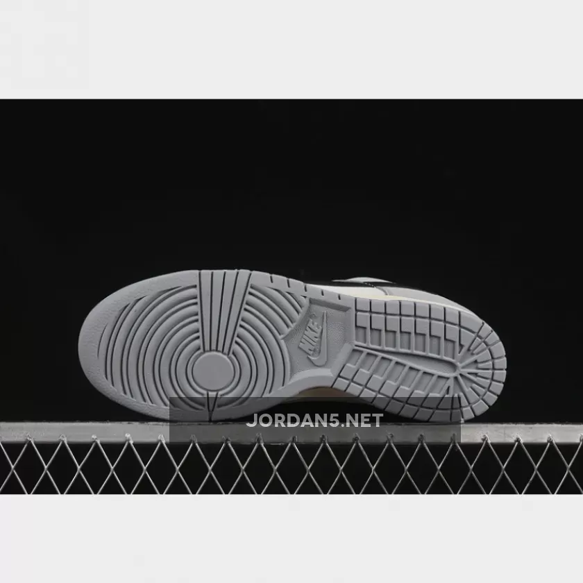 SB DUNK LOW WHITE/BLACK/GREY