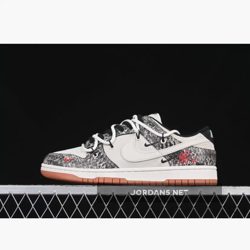SB DUNK LOW WHITE/BLACK/SILVER