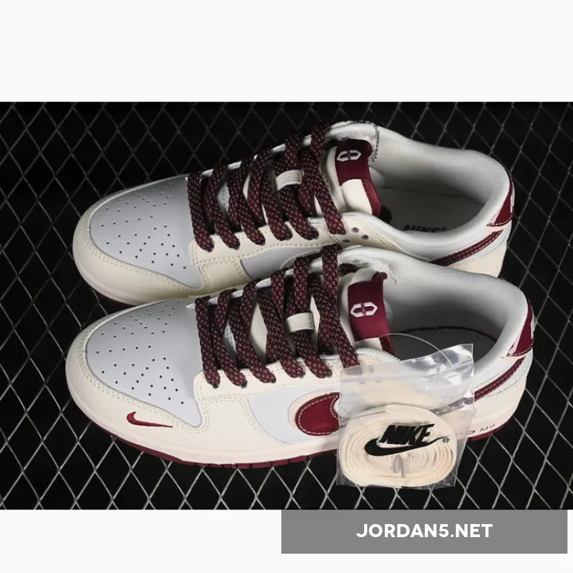 SB DUNK LOW WHITE/BLUE/RED