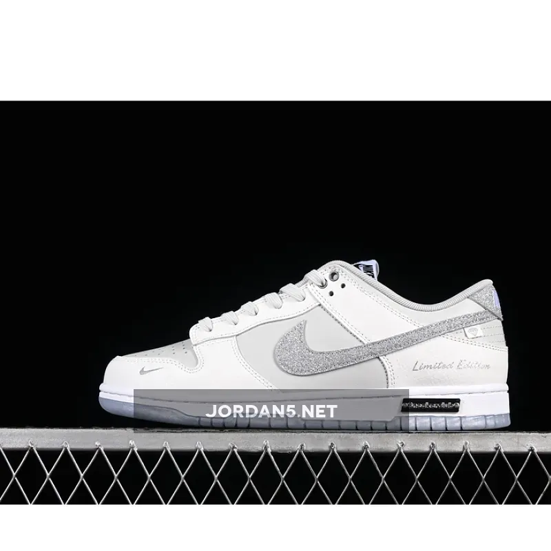 SB DUNK LOW WHITE/GREY