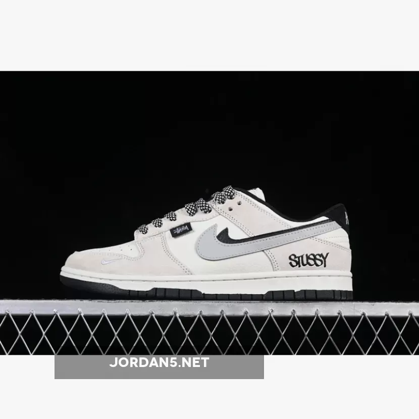 SB DUNK LOW WHITE/GREY/BLACK