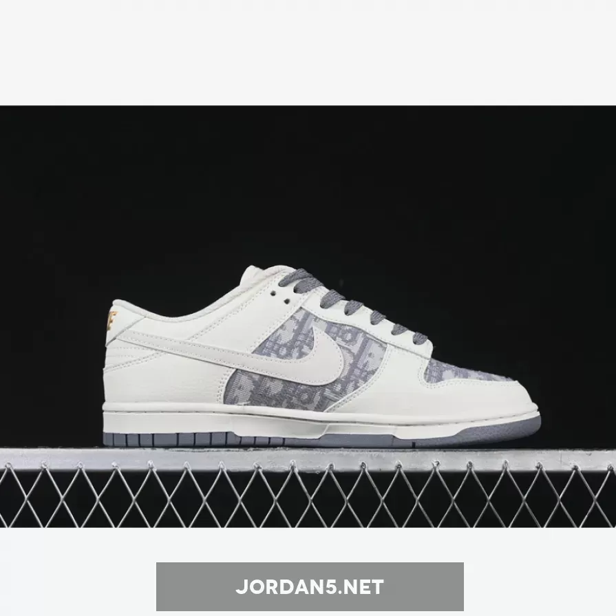 SB DUNK LOW WHITE/GREY/GOLD