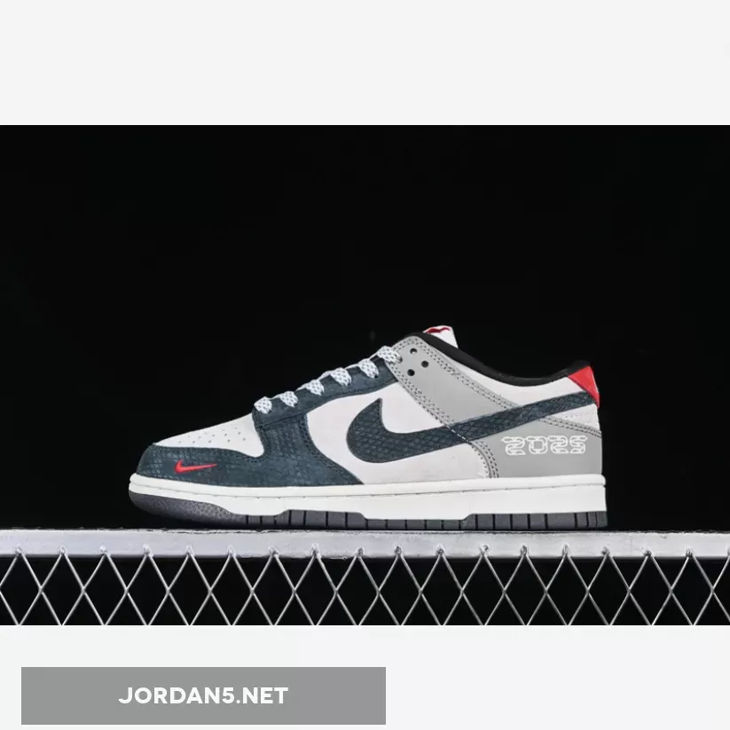 SB DUNK LOW WHITE/GREY/RED/BLUE