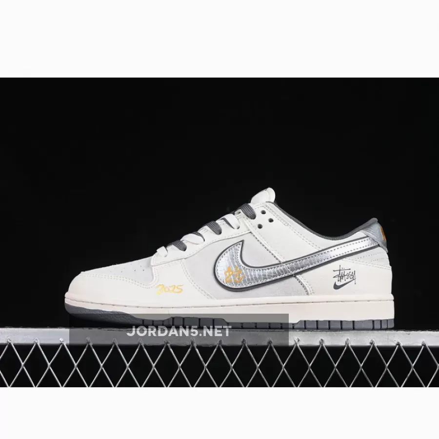 SB DUNK LOW WHITE/GREY/SILVER